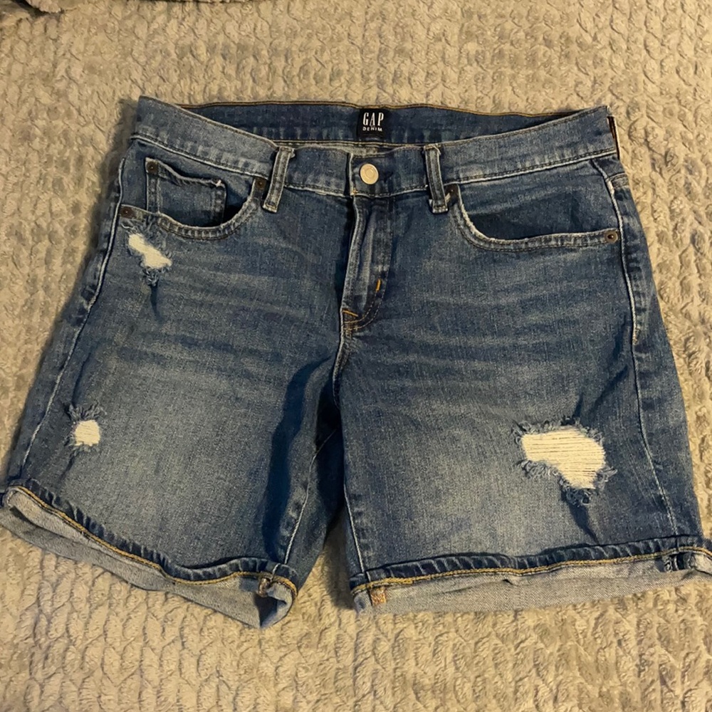 GAP Denim Jeans. Size 28 regular. Ripped style.